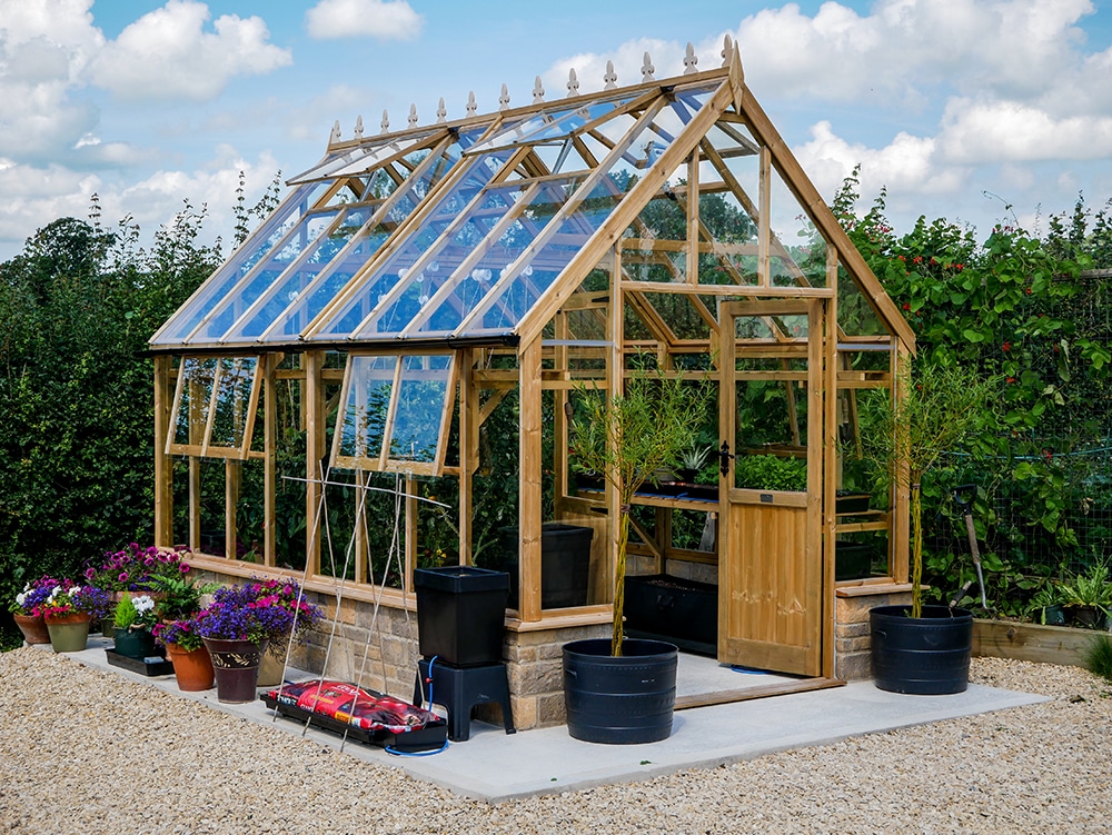 Above: Form and function in perfect harmony - a classically styled
but thoroughly modern twenty-first century greenhouse