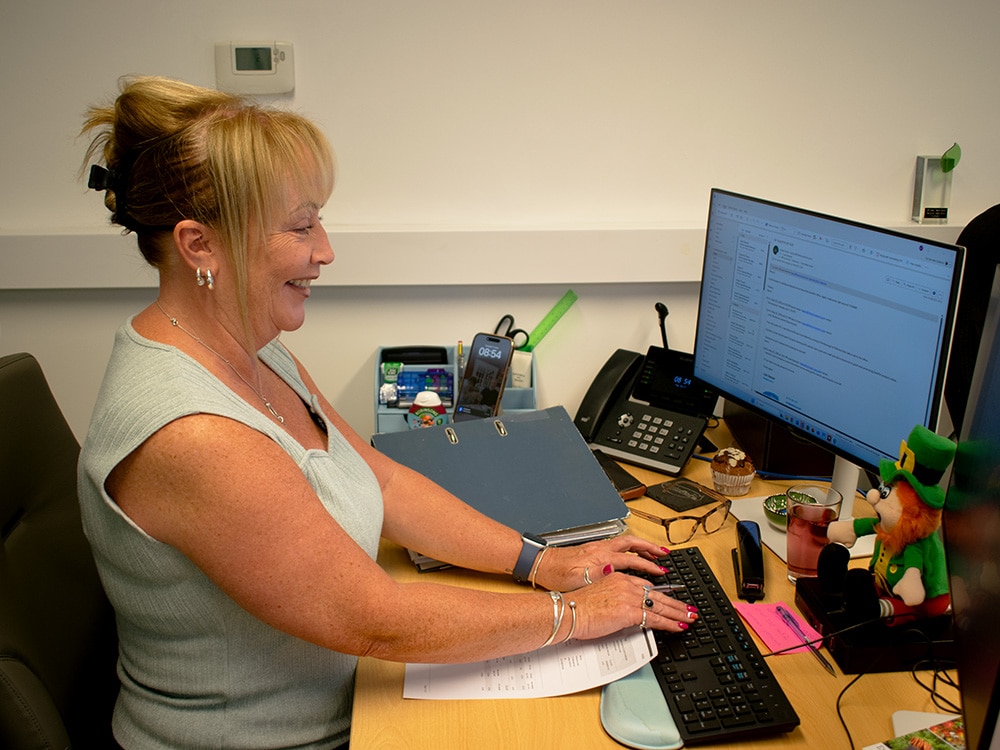 Pistachio harmony - think Lisa won’t coordinate her outfit with her wrist rest? Think again.