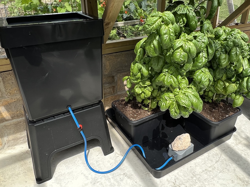 Weigh 2GO! A little extra weight on the AQUAvalve Cover
of your easy2GO Kit helps keep everything secure